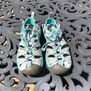 Women’s KEEN Whisper hiking shoes / sandals